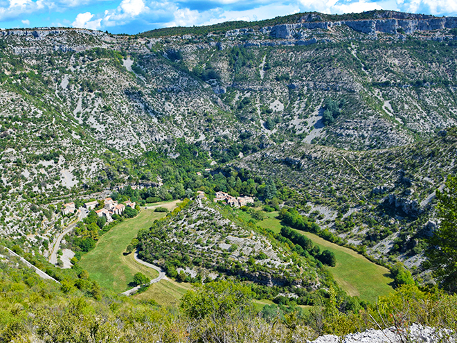 Cirque de Navacelles je vyschlým meandrem řeky Vis