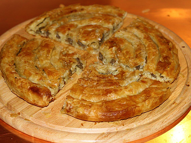 Burek – pečivo z tenkého filo těsta