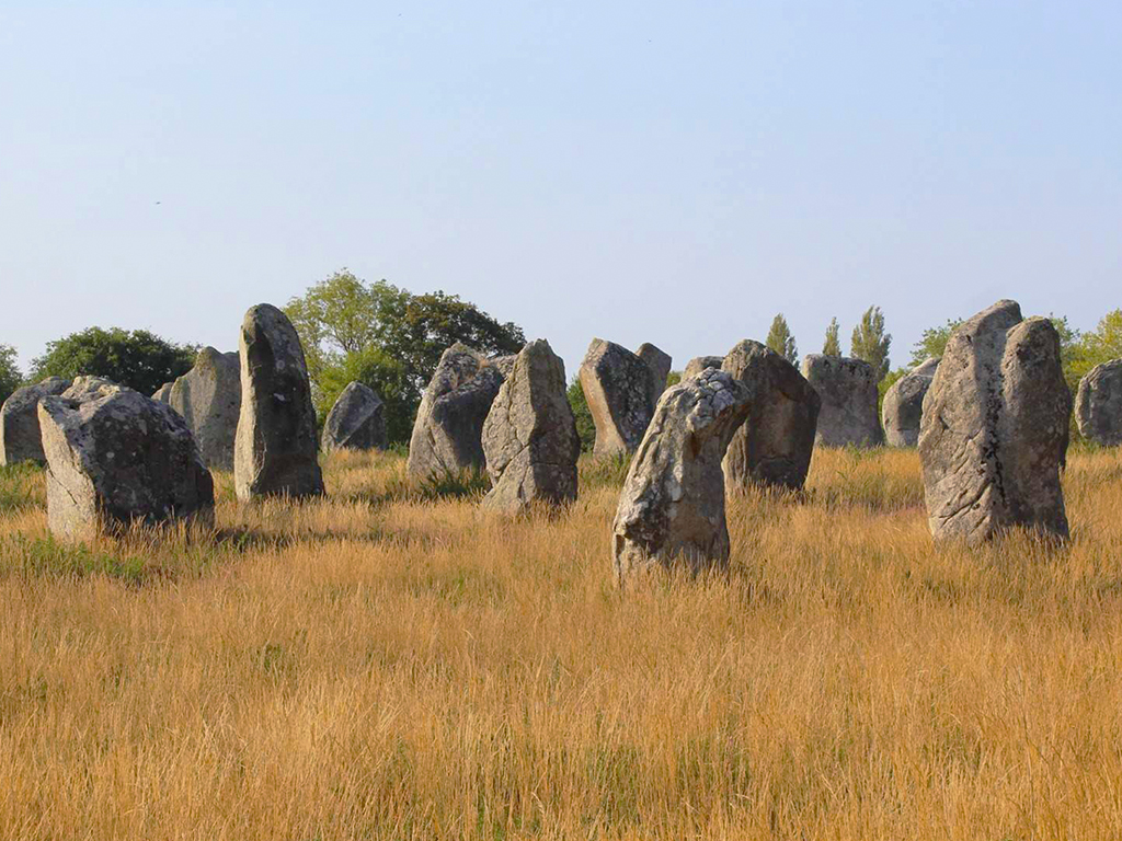 Carnac je významná megalitická lokalita