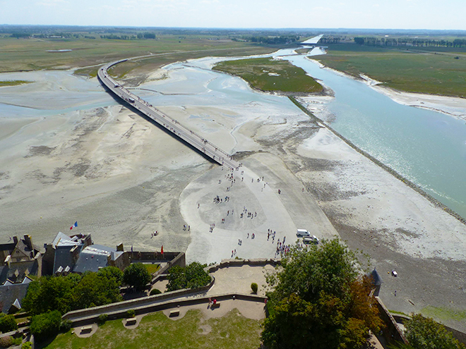 Výhledy z Mont Saint-Michel při odlivu