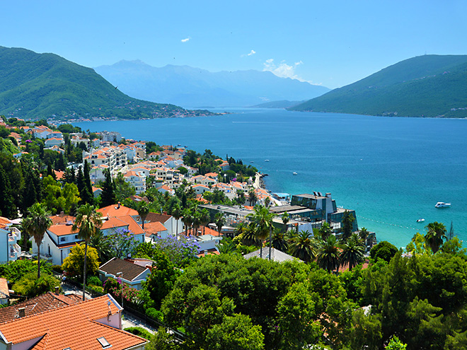 Historické město Herceg Novi v Kotorském zálivu