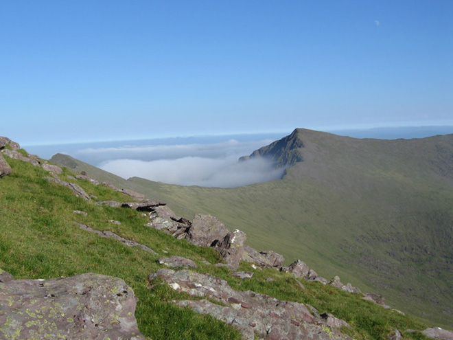 Mount Brandon se zvedá v severní části poloostrova Dingle