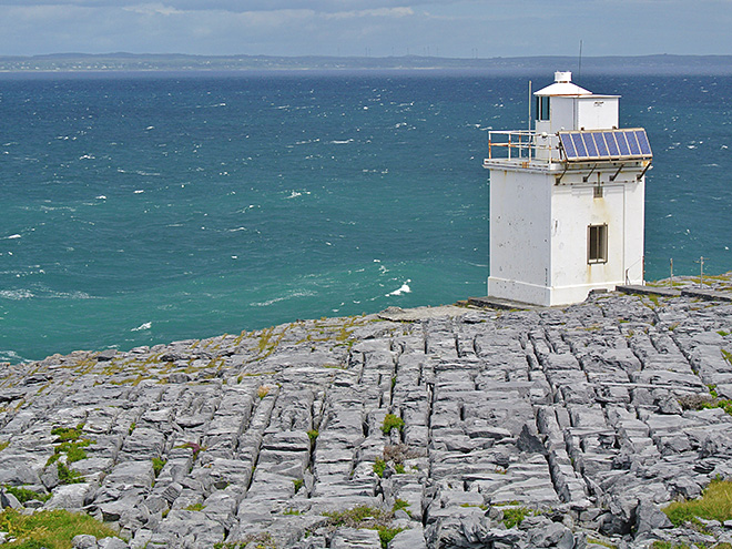 Maják Blackhead střeží okraj NP The Burren