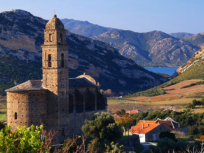 Kostelík ve vesnici Patrimonio