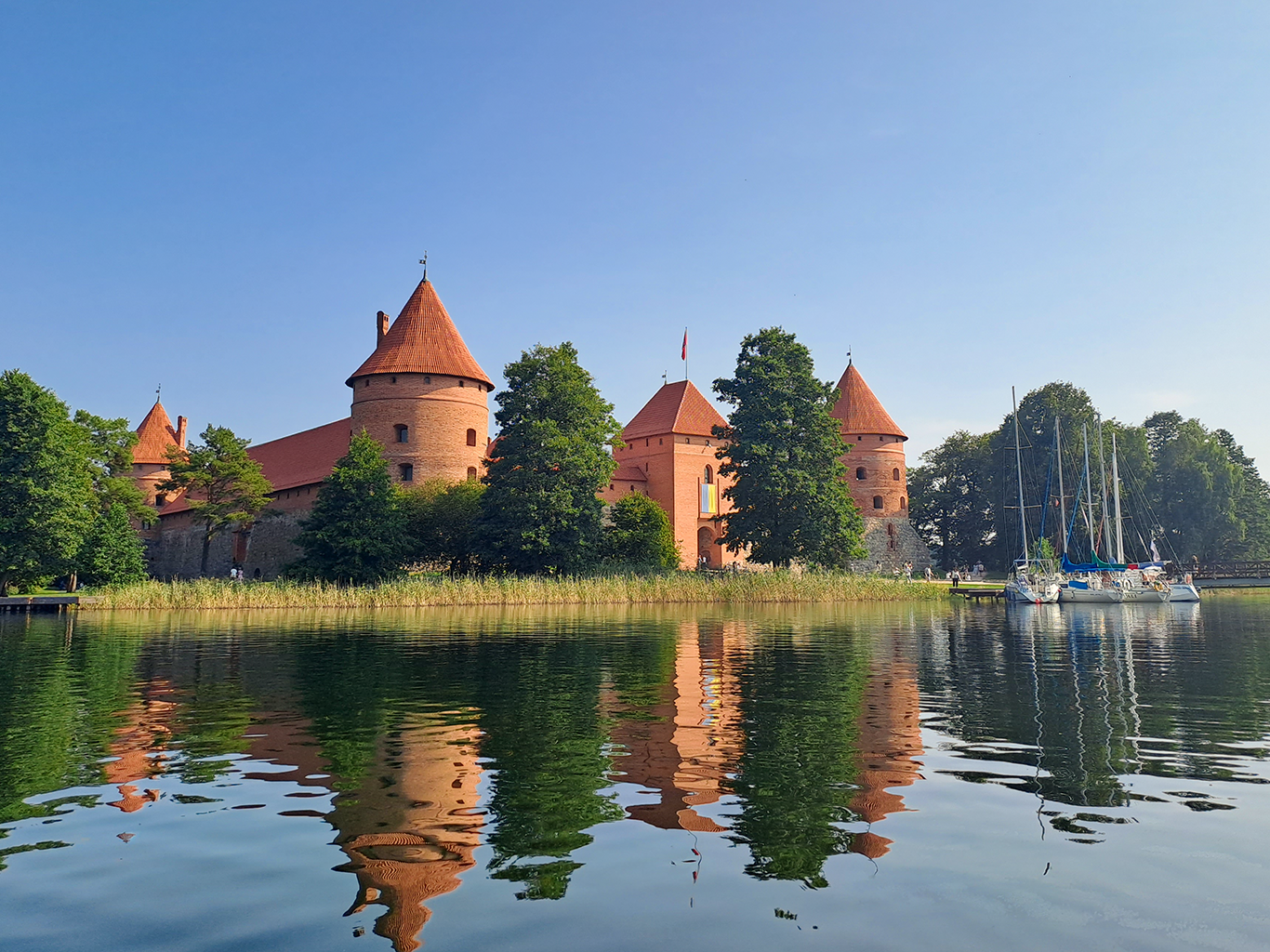 Vodní hrad Trakai Vás zaujme nejen svou polohou