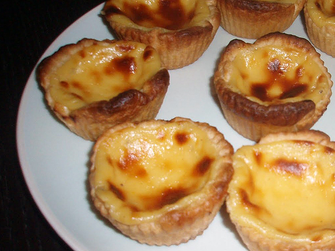 Jeden z nejlepších portugalských dezertů je vaječno-pudinkový pastel de nata