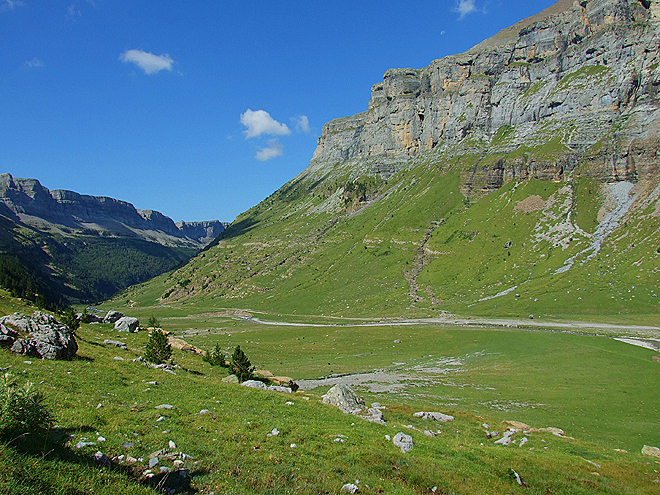 Vápencový kaňon Ordesa je místy hluboký až 800 m