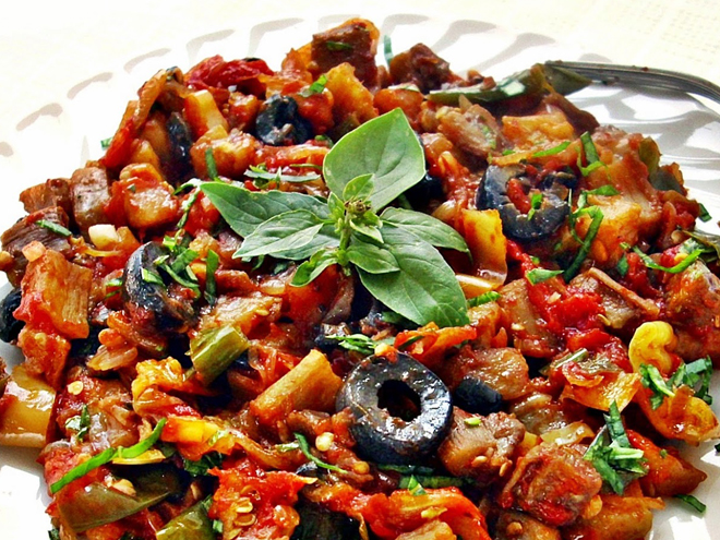 Zeleninová caponata má mnoho lokálních variant