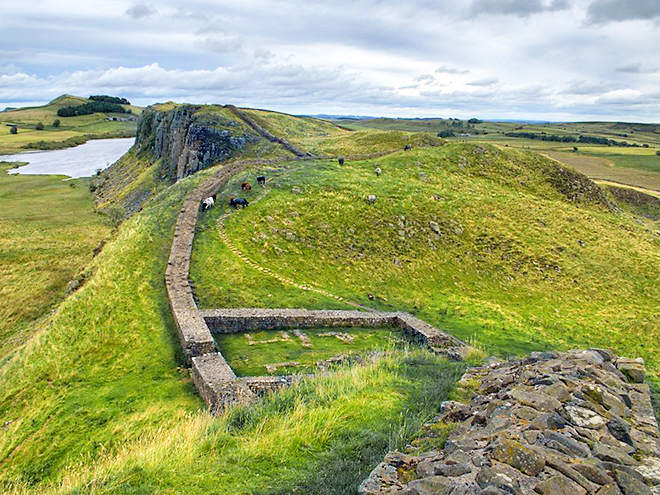 Hadriánův val odděloval někdejší Pictavii od zbytku Británie