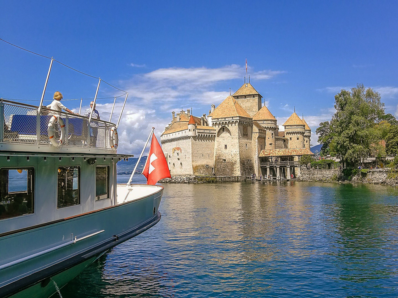 Návštěvu hradu Chillon lze spojit s plavbou po Ženevském jezeře