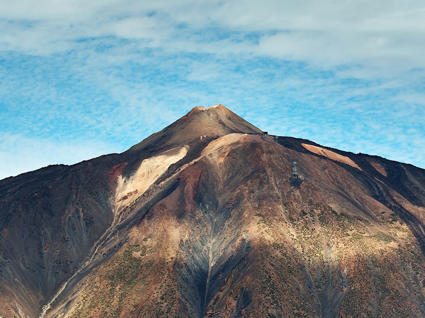 Lanovka vybudovaná v roce 1971 vede až těsně pod samotný vrchol Pico del Teide