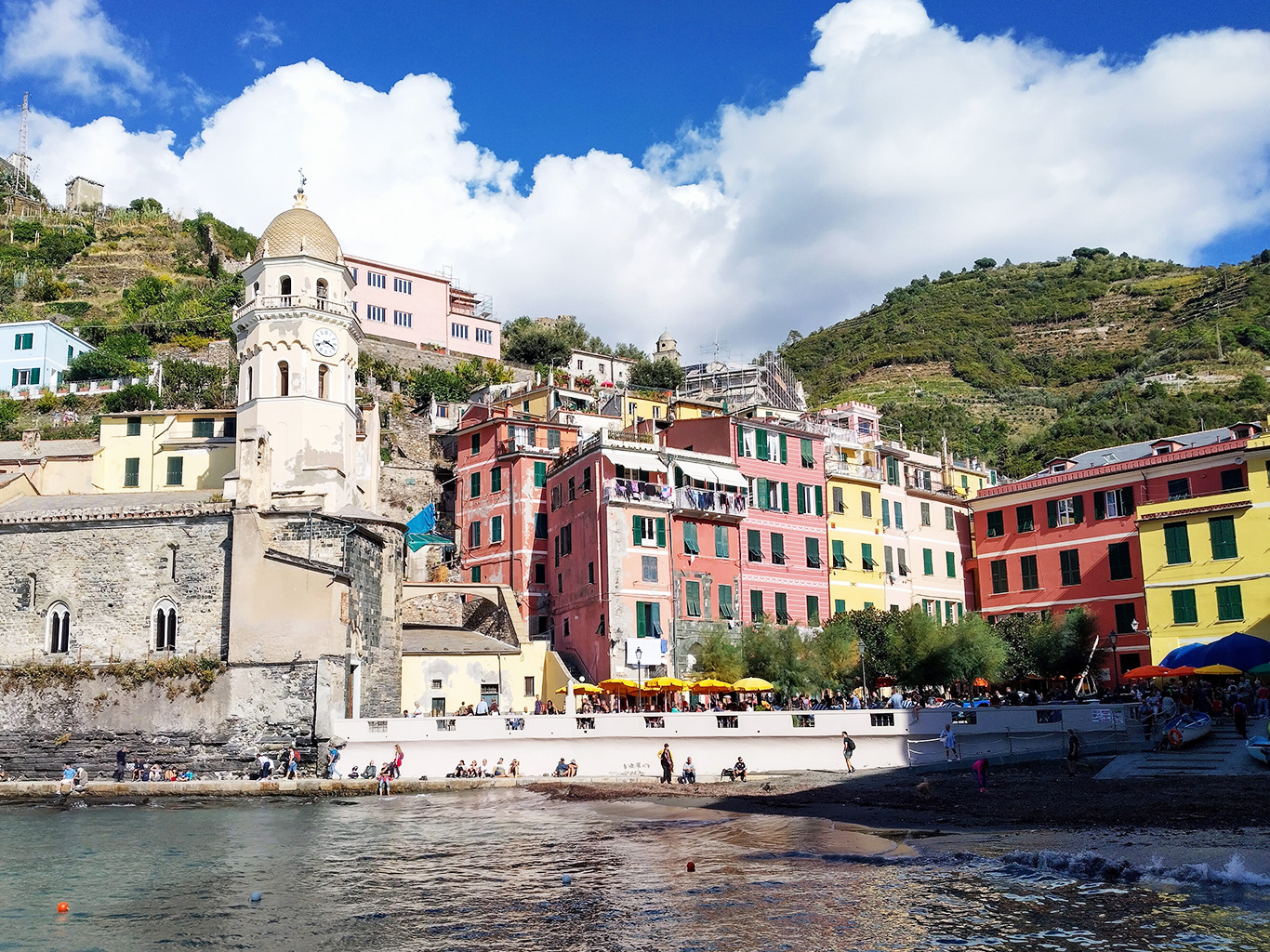 Vesnička Vernazza s kostelem Santa Margherita D'Antiochia