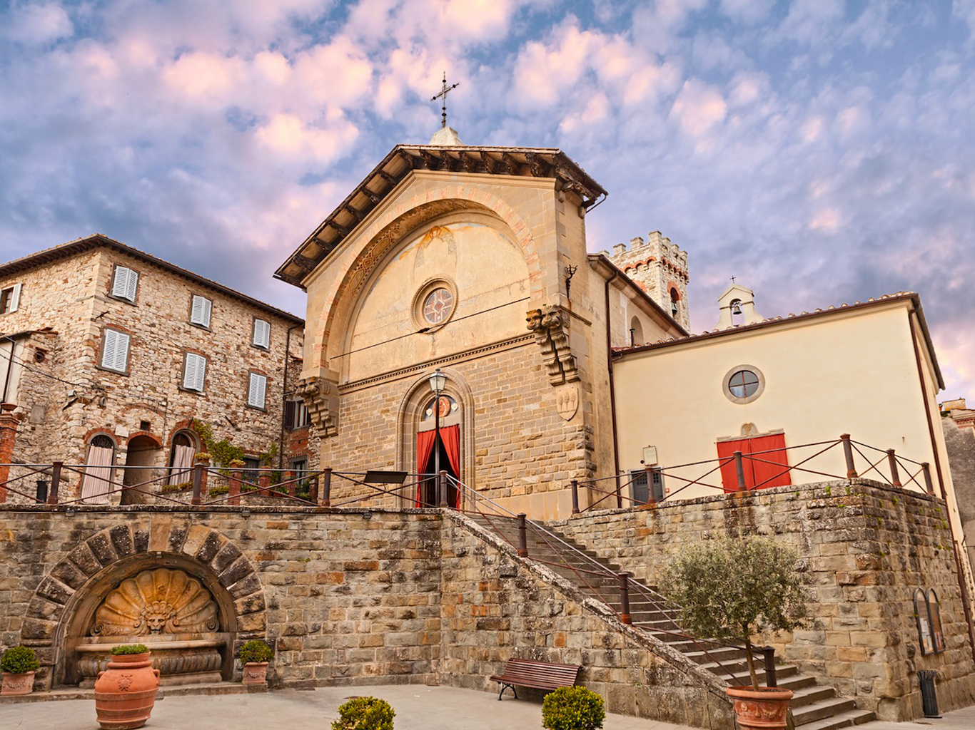 Prepozitura San Niccolò ve středověkém Radda in Chianti