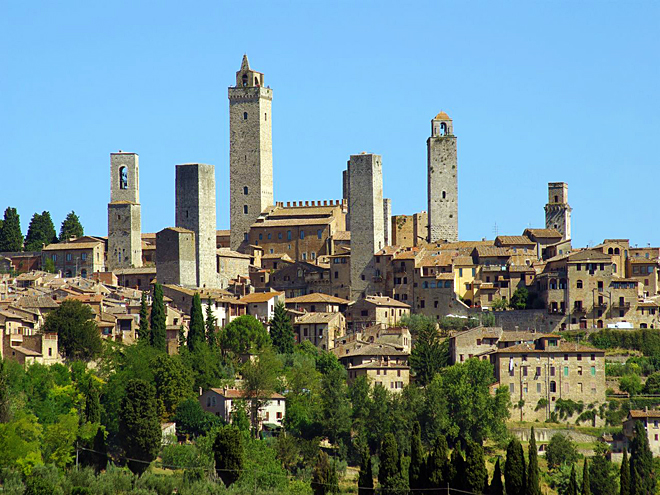 Městečko San Gimignano se zachovalými rodovými věžemi