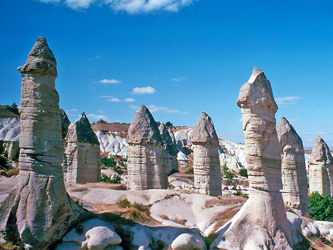 Údolí Göreme nabízí skalní útvary nejrůznějších tvarů