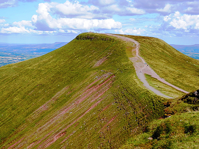 Vrchol Corn Du je druhou nejvyšší horou pohoří Brecon Beacons