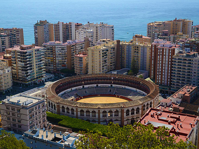 Plaza de toros v Málaze je dnes obestavěna moderními budovami