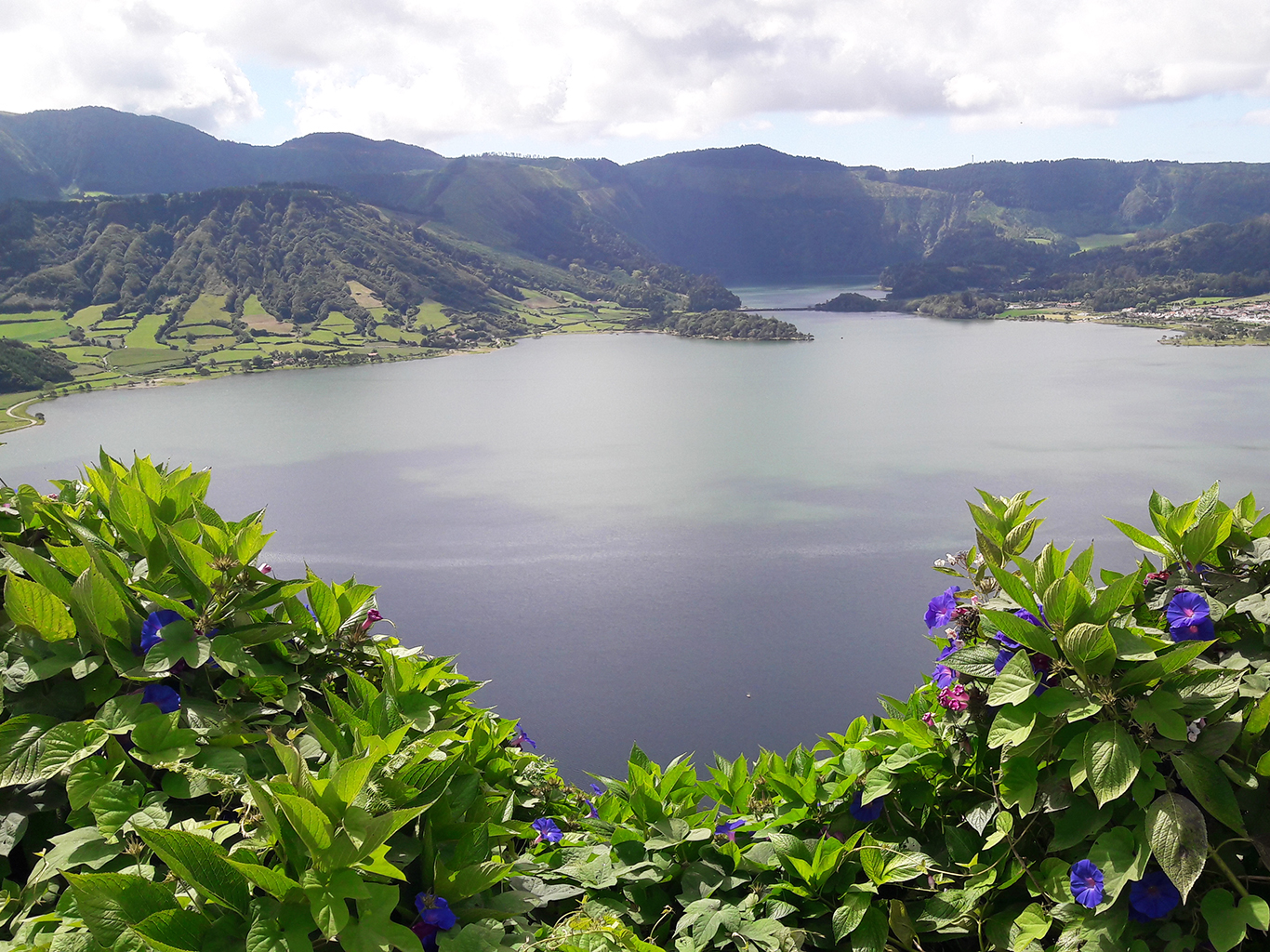 Fotogenická sopečná kaldera Sete Cidades