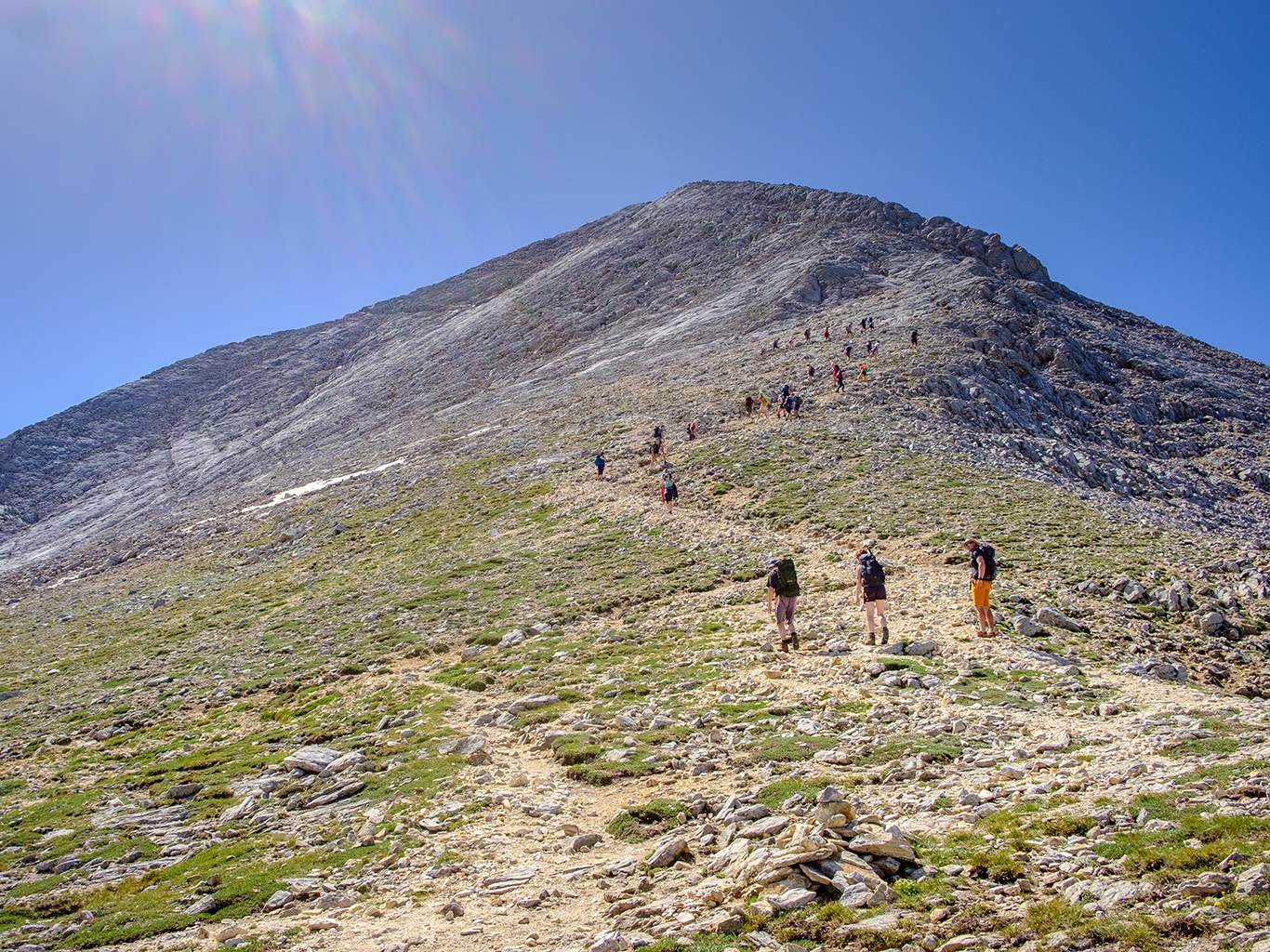 Vrcholová kamenitá pasáž Vichrenu – nejvyššího vrcholu NP Pirin