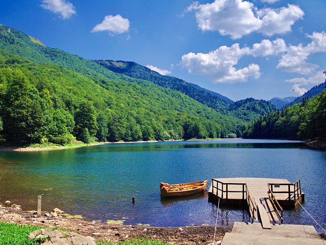 Ledovcové jezero v národním parku Biogradska Gora