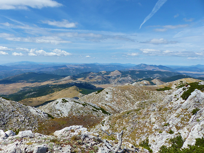 Panoramata pohoří Dinara skýtají nespočet vrcholů