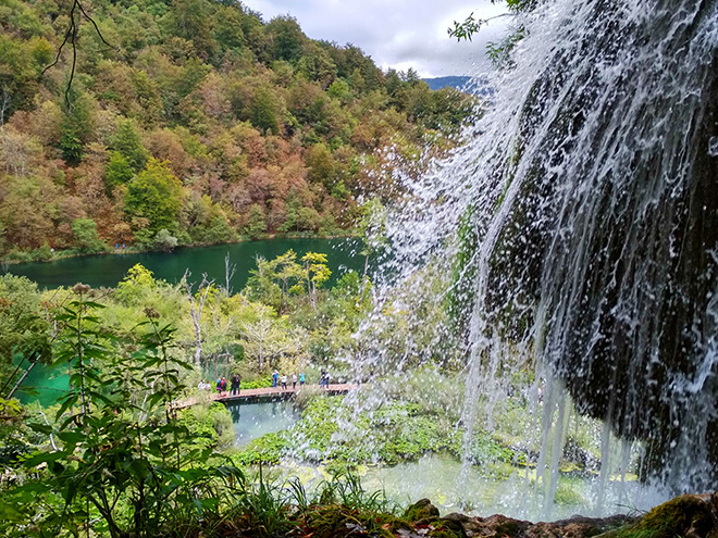 Národní park Plitvická jezera je plný rozmanitých vodopádů