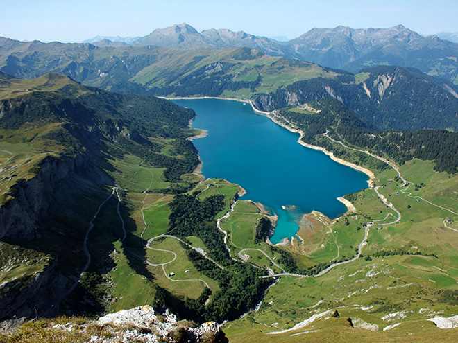 Přehradní jezero Lac de Roselend