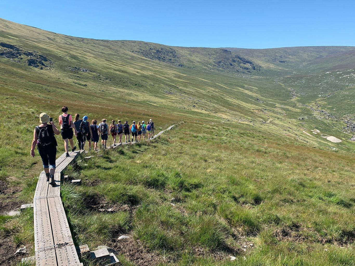 Cesta ve Wicklow Mountains vede převážně po dřevěných chodnících