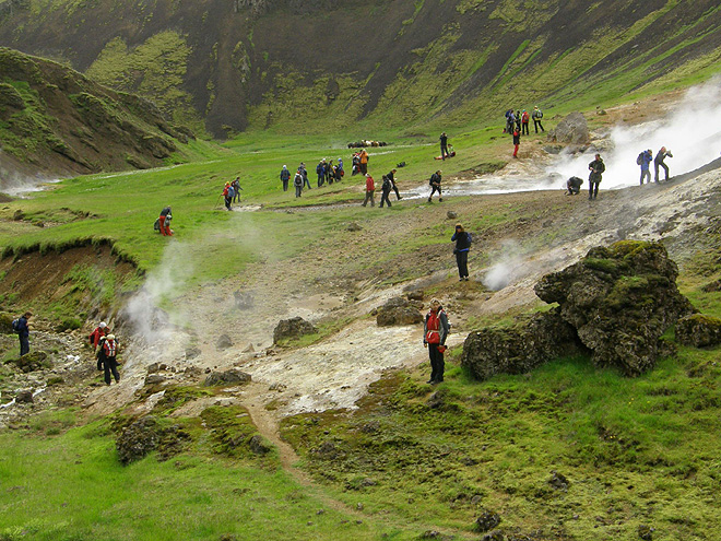 Mezi fumarolami v údolí Reykjadalur