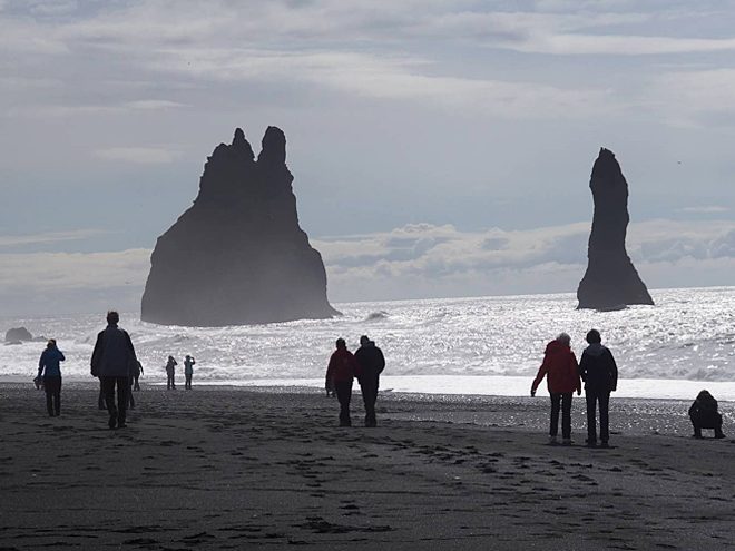 Skalní jehly Reynisdrangar u Víku