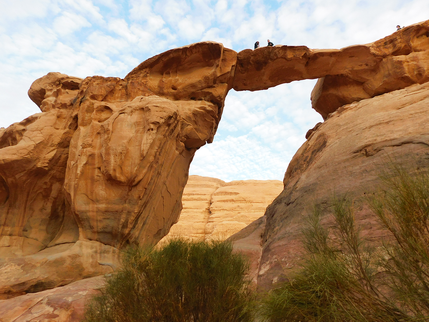 Úchvatná skalní brána ve Wadi Rum