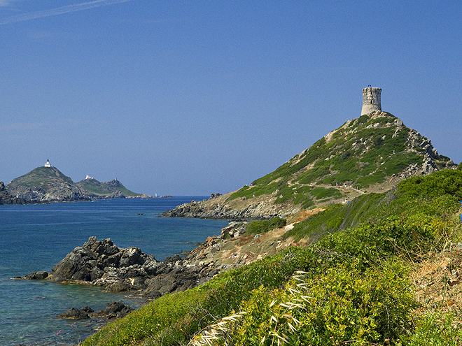 Mys Pointe de la Parata v korsickém zálivu Golfe d´Ajaccio 