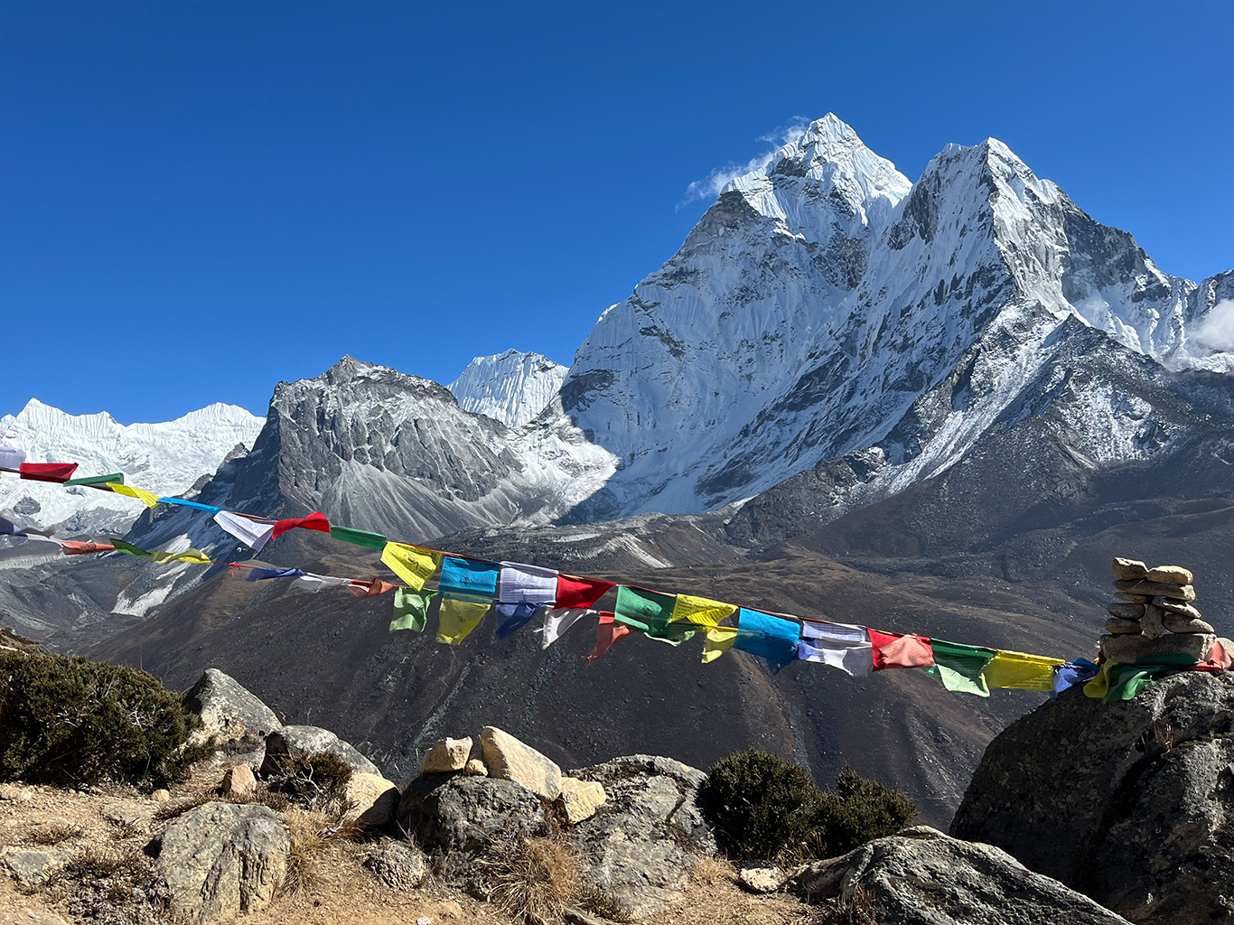 Hlavní vrchol hory Ama Dablam měří 6 812 m