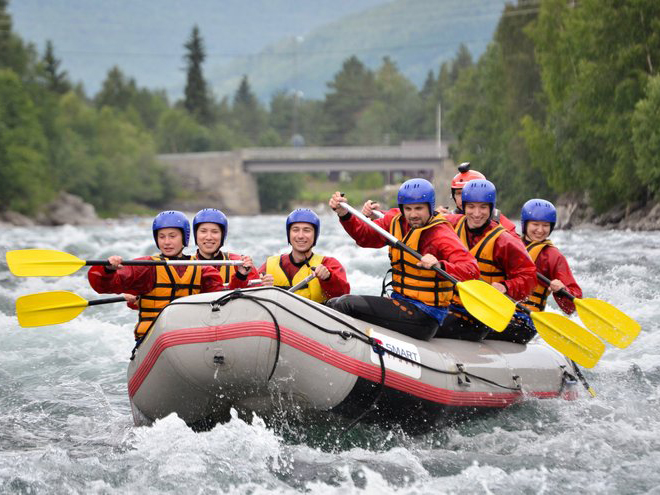 Rafting na řece Sjoa patří k vrcholným zážitkům zájezdu