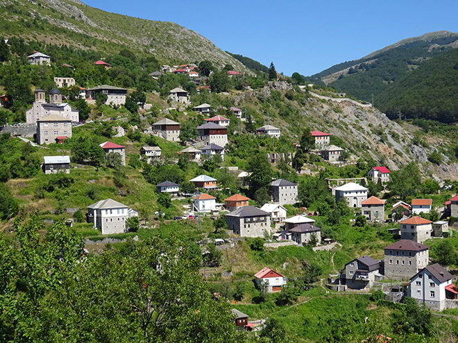 Vlašská vesnička Galičnik v NP Mavrovo