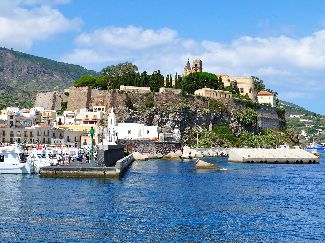 Na ostrově Lipari leží správní centrum Liparského souostroví