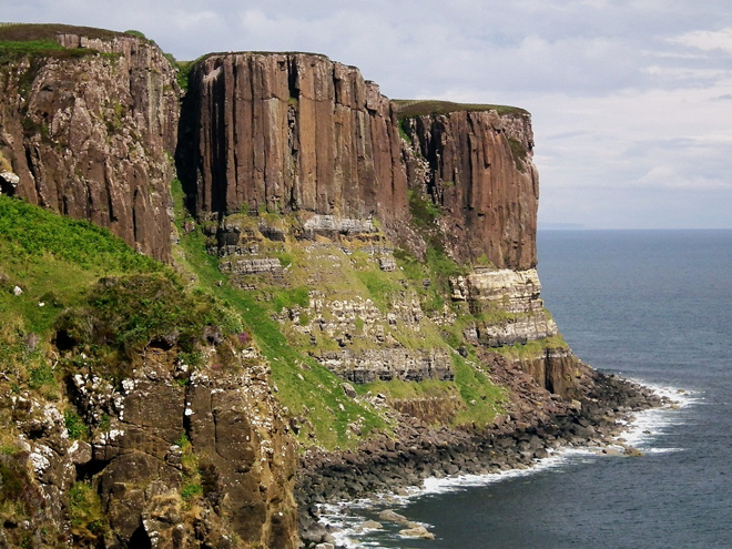 Čedičové útesy Kilt Rock na ostrově Skye