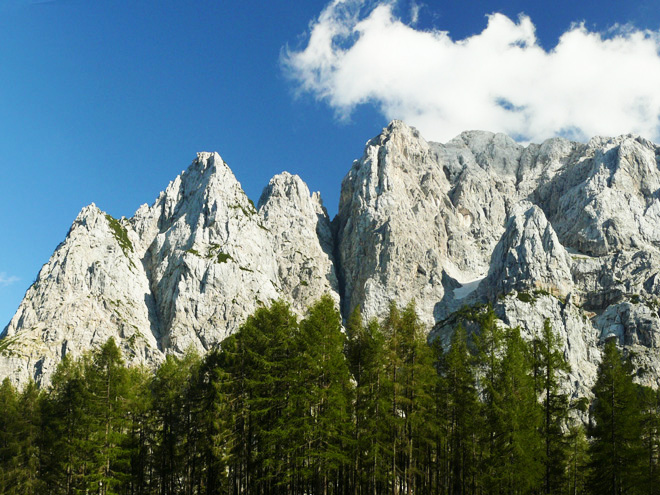 Skalní útvary cestou z Prisojinku na Vršič