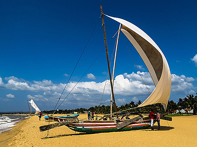 Plachetnice v rybářském městě Negombo