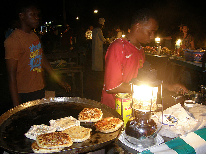 Příprava "Zanzibar pizza" ve Forodhani Gardens