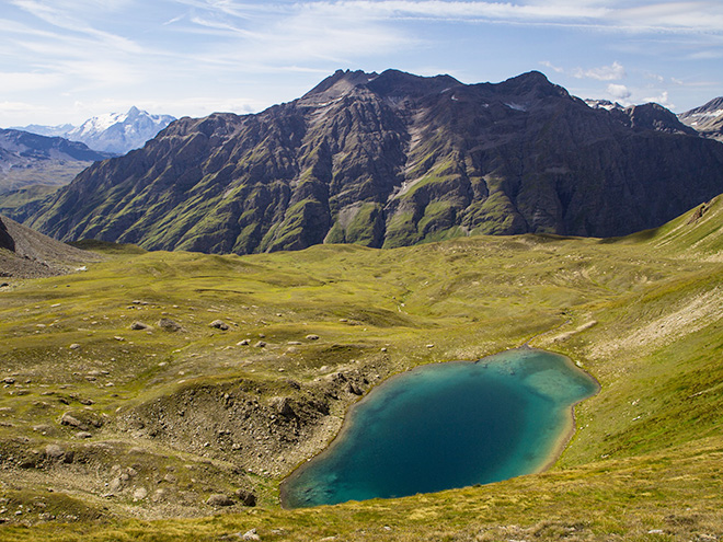 Ledovcové jezero Lago Mont Percé leží na území Itálie