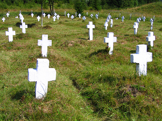 Starý vojenský hřbitov ve vesnici Toruň