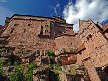 Pískovcový hrad Haut-Koenigsbourg je oblíbenou památkou ve Francii