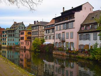 Město protkané kanály je typickou součástí čtvrtě la Petite France