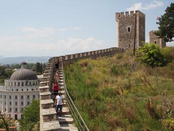 Hradby středověké pevnosti Kale v centru Skopje