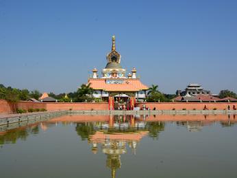 Jeden z mnoha buddhistických klášterů nacházející se v posvátném Lumbini