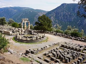 Delfský tholos - kruhová stavba, jejíž účel je dodnes neznámý