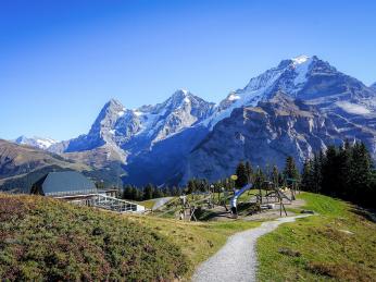 Pohled na vrcholy Eiger, Mönch a Jungfrau z Allmendhübel