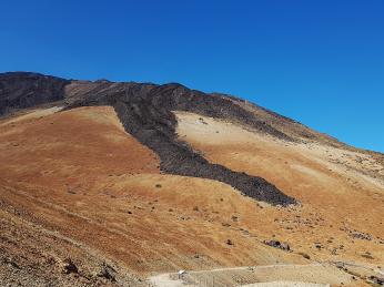 Holé svahy vysokých hor ve vyprahlém středu ostrova (NP Teide)