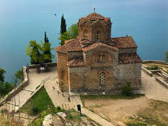 Byzantský kostel sv. Jana nad Ohridským jezerem 